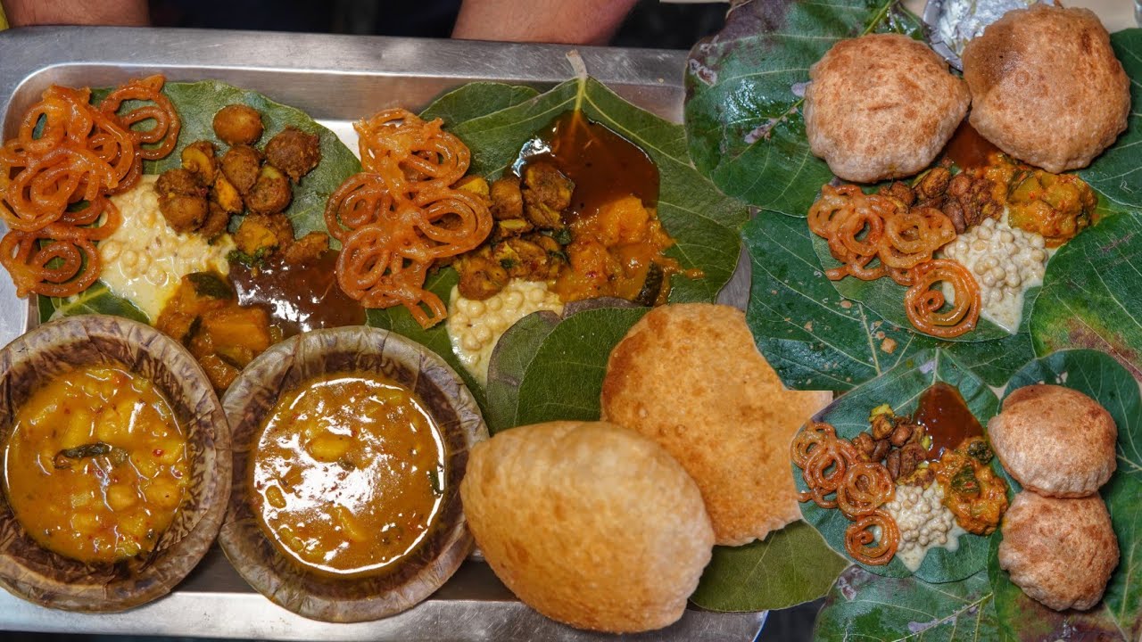 121 Yrs Old Bhikaram Ji Desi Ghee Khasta, Puri, Soan Papdi & More || Kanpur Street Food