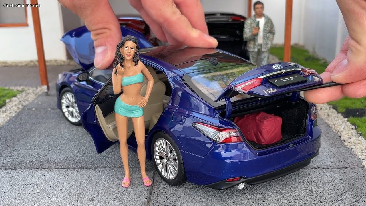 1:18 Toyota Camry Hybrid (XV70) pre-facelift 2018, blue - Paudi [Unboxing]