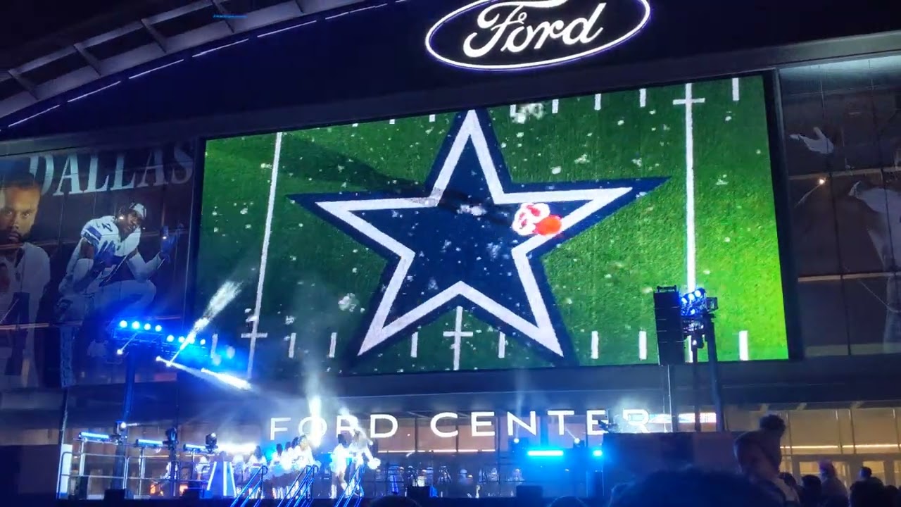 Dallas Cowboys Cheerleaders part 2 Holiday Extravaganza in frosty outfits 12/2/22