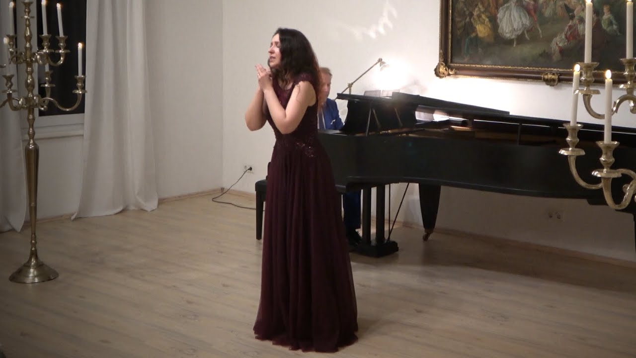 Ekaterina Doss-Hayetskaya: Ave Maria (Ellens dritter Gesang) von Franz Schubert