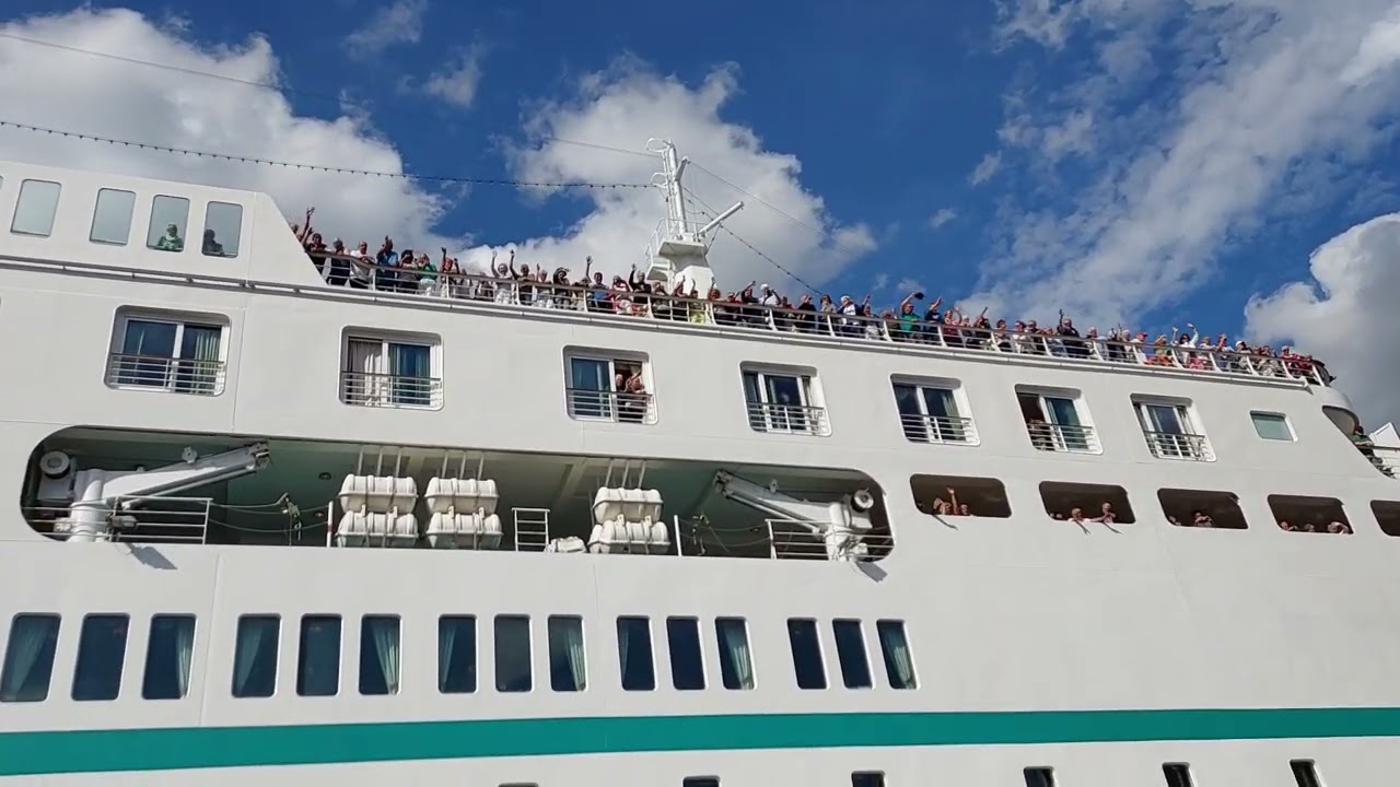 MS Deutschland*Traumschiff*Verabschiedung Wismar MV-TV