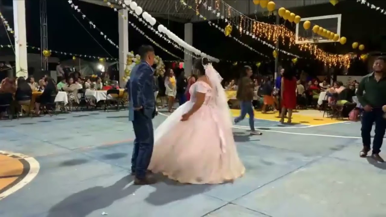 Boda  la tradicional  vibora de la mar y calabaceado 