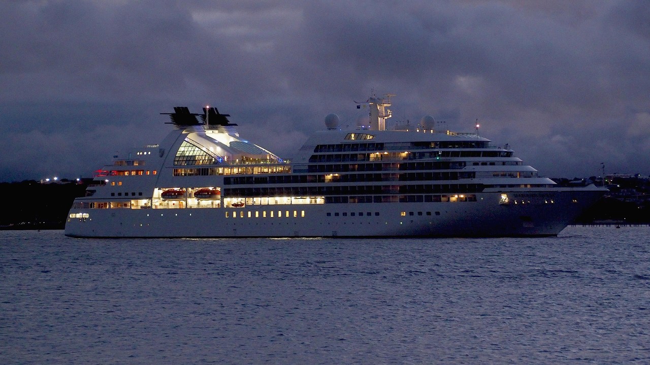 Cruise Ship SEABOURN QUEST in Auckland 4K