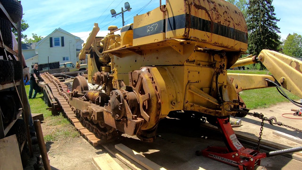 CAT Bulldozer: Install Rotating Assembly In Engine