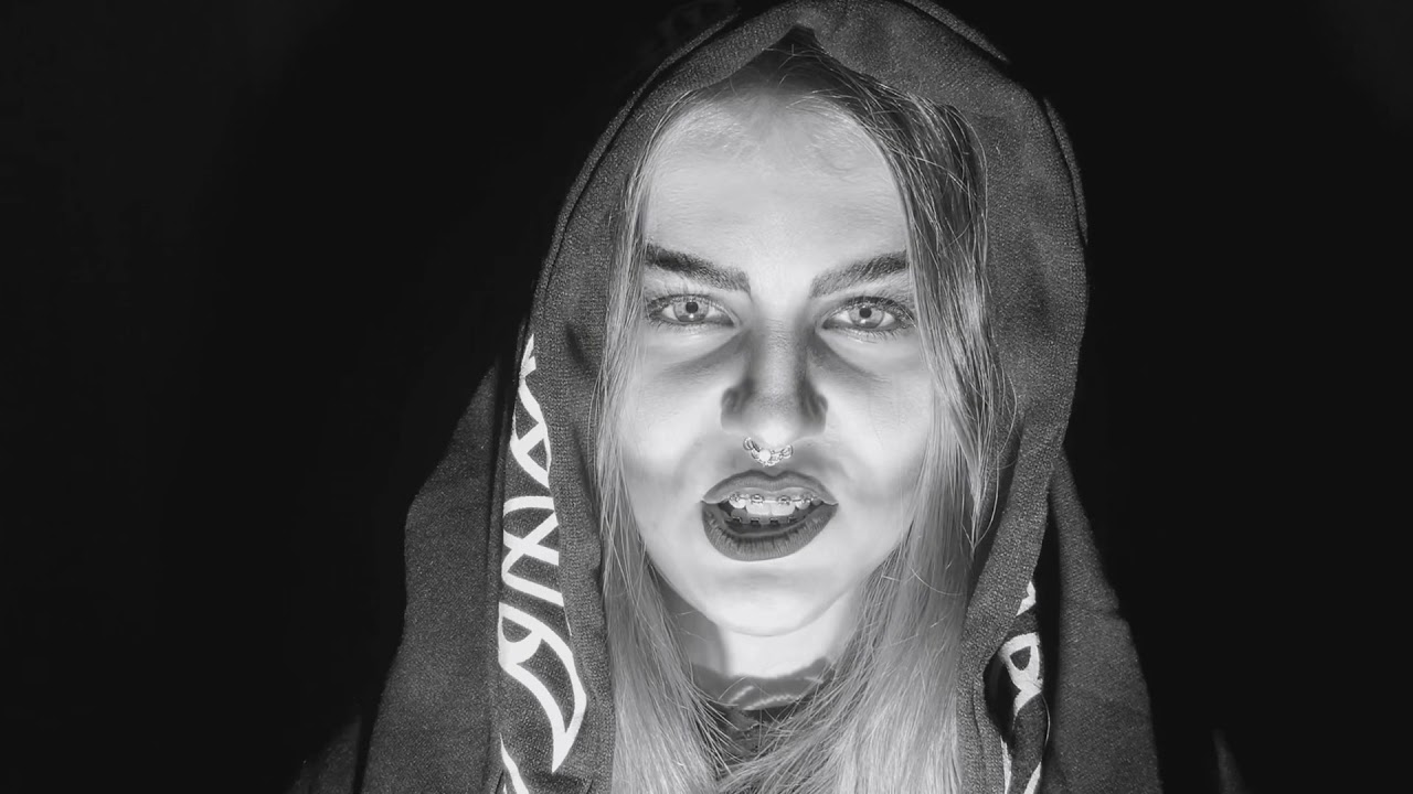 I am the sun : nail bite