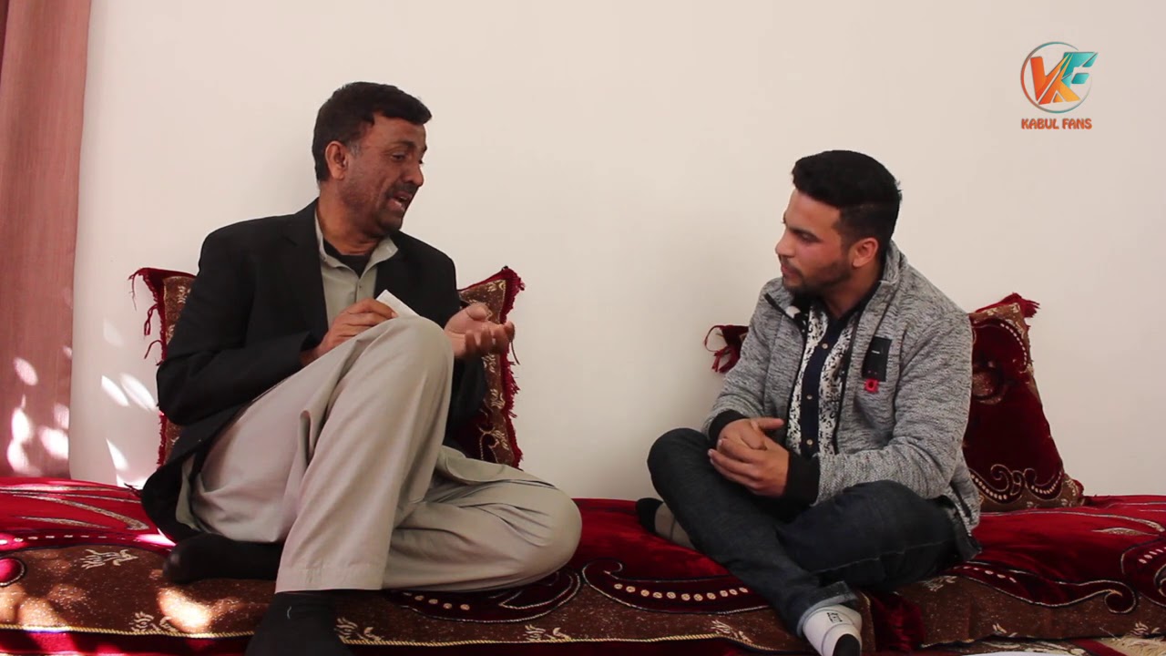 کمک و غم شریکی با پدر مریم یکی از شهدای حمله به پوهنتون