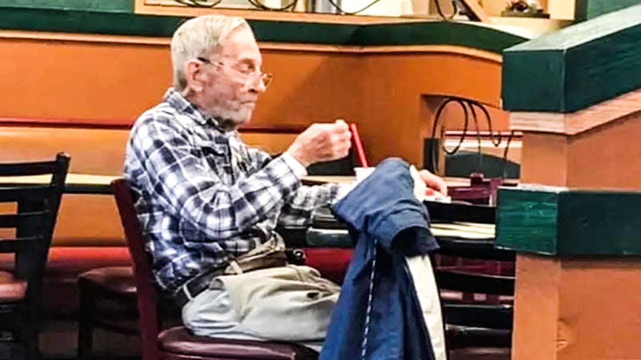 97-летний мужчина каждый день обедает в ресторане Arby’s один, пока сотрудники не замечают, что ч...
