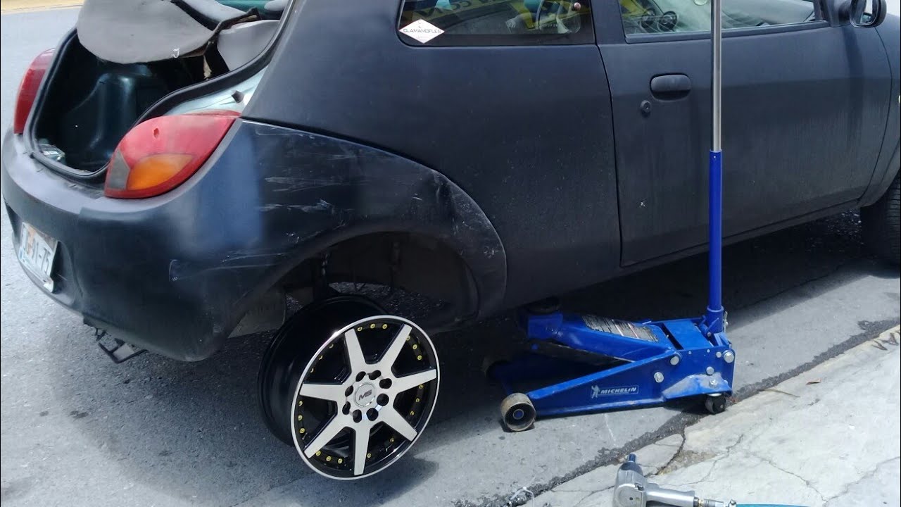 Cambiando la llanta Ford ka ! reparando el ford ka