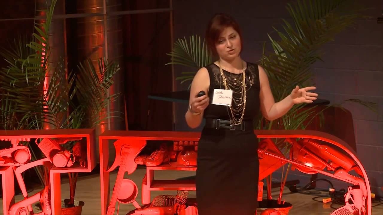 Surexposition, désinformation et performance | Isabelle Deslauriers | TEDxHECMontréal