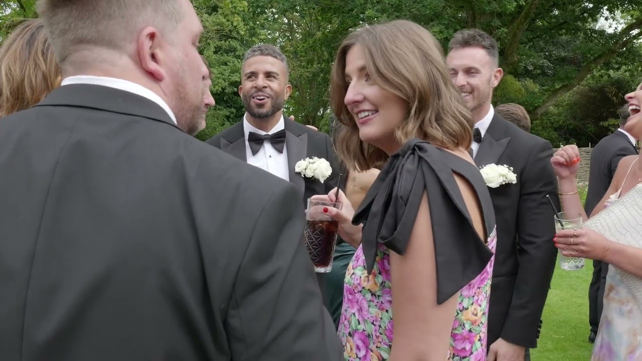Hollie & Chris' Summer Wedding