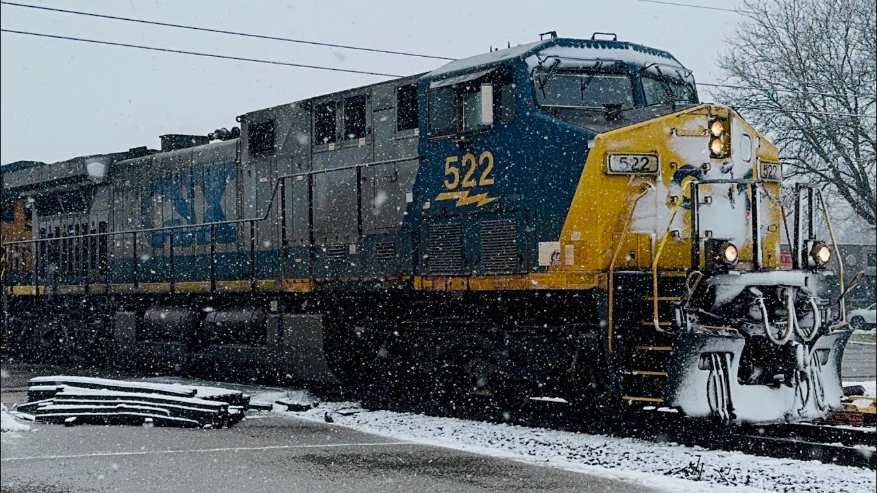 CSX 522 YN2 w/Lovely K5LA Horn Leads Medium Size M326-10 & 82 cars | 01/10/26