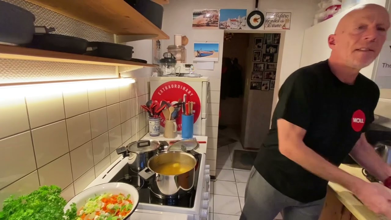 Woll Concept Topf 24cm -5 Liter ,mit kräftigem Hühnereintopf .