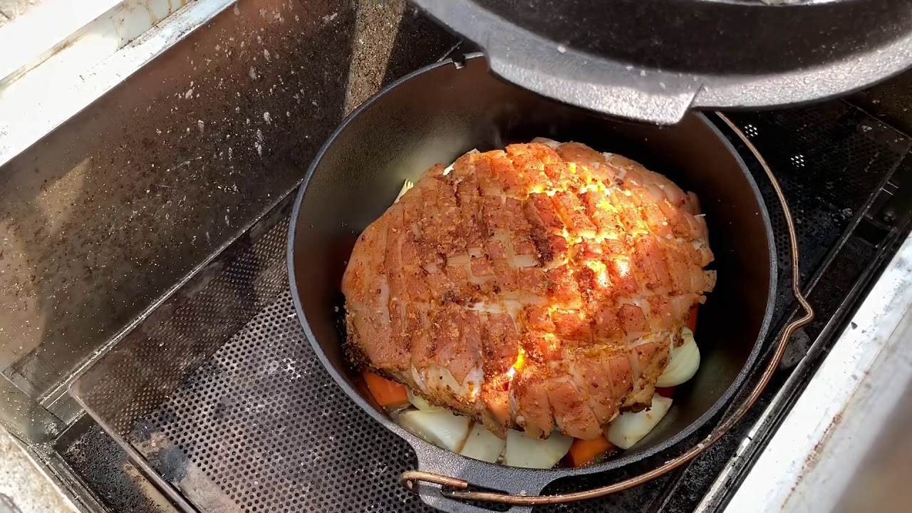 Krustenbraten aus dem Dutch Oven mit viel Rotwein