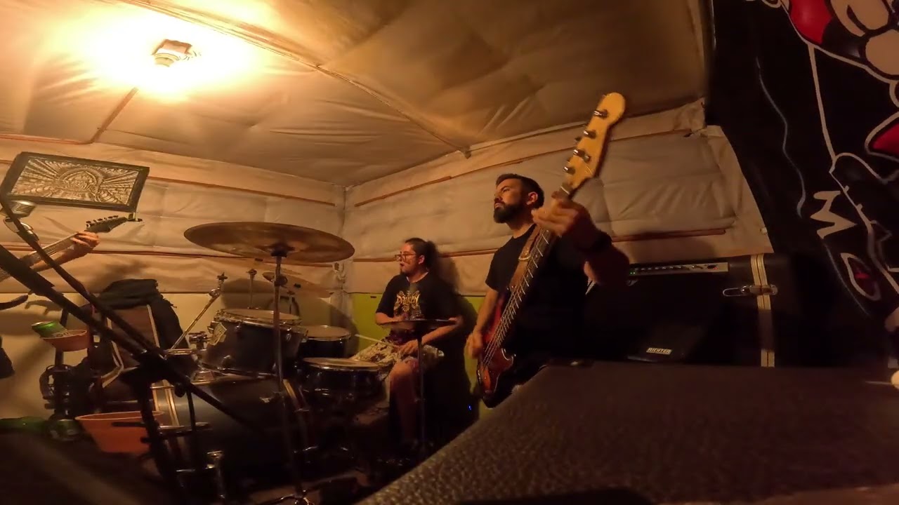 Monjas con atraso sui caedere ensayo bass cam 