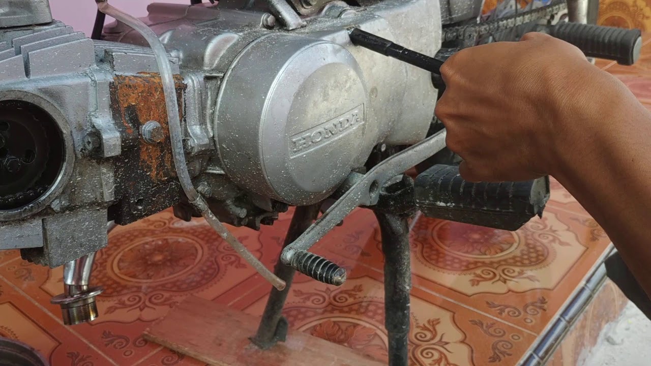 Proses bongkar kop atau kepala silinder Honda win tahap #1
