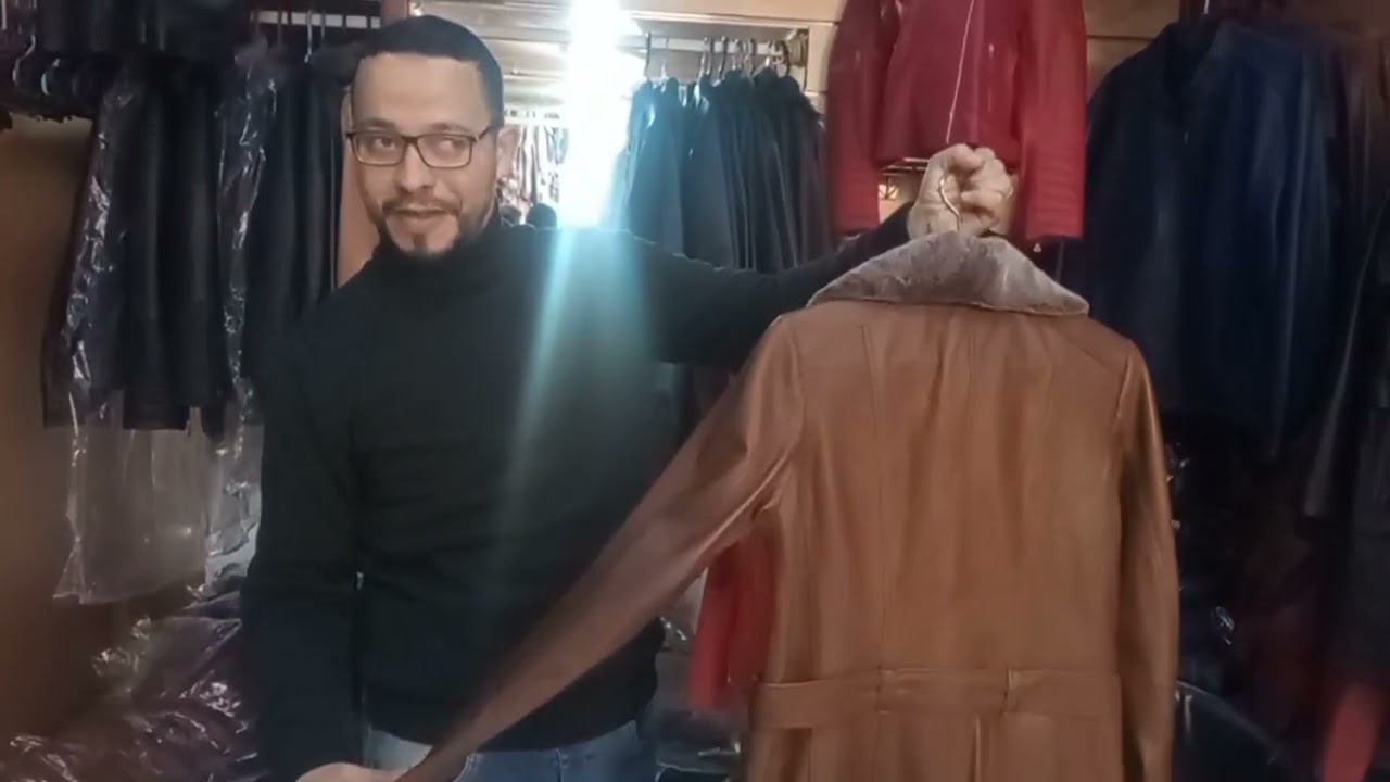 محل تجاري يعرض الجواكط الجلد بتمن مناسب بفاس