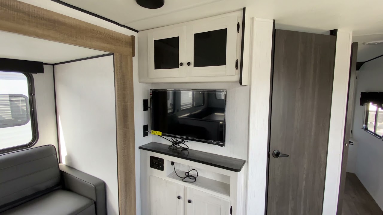 Light Weight Travel Trailer | 2022 Trail Runner 27RKS