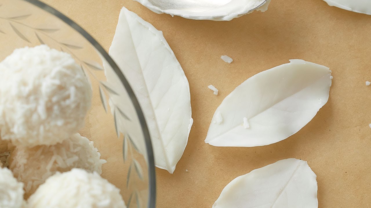 Holiday Cake Garnish | Festive Flourishes for a Showstopping Cake
