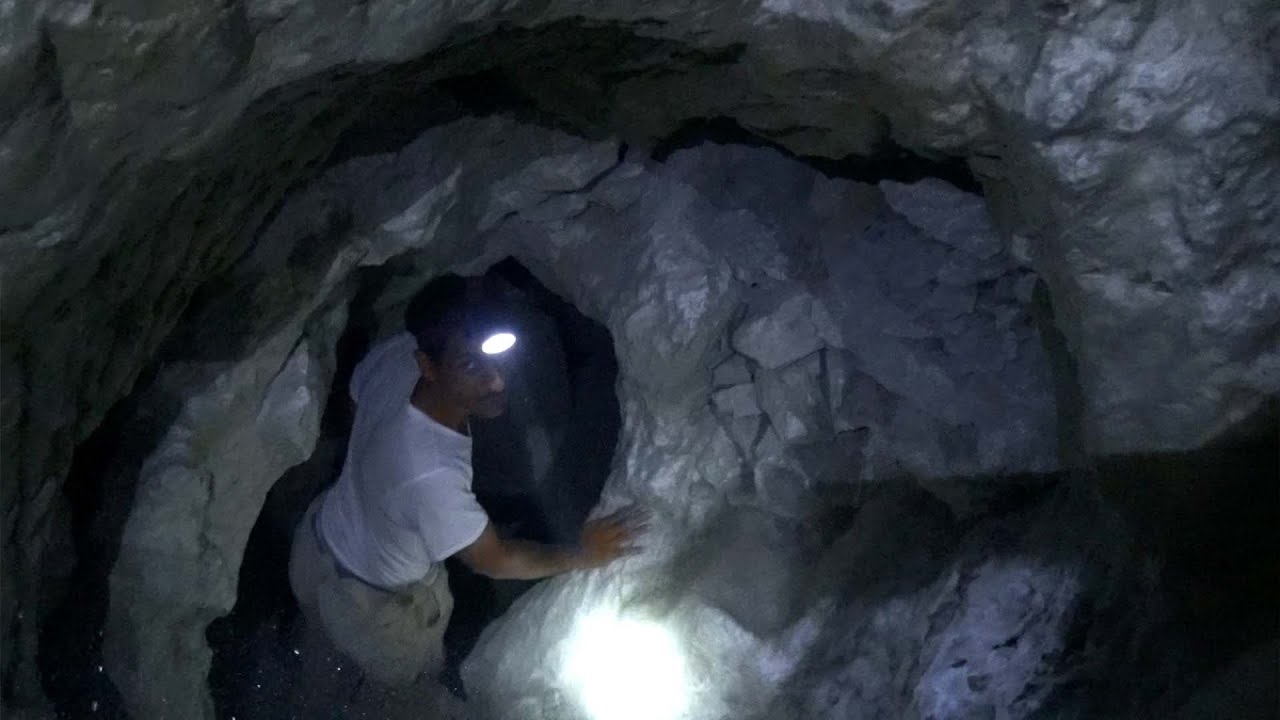من هنا تستخرج أحجار النحت...من تحت الأرض بعمق عشرات الأمتار