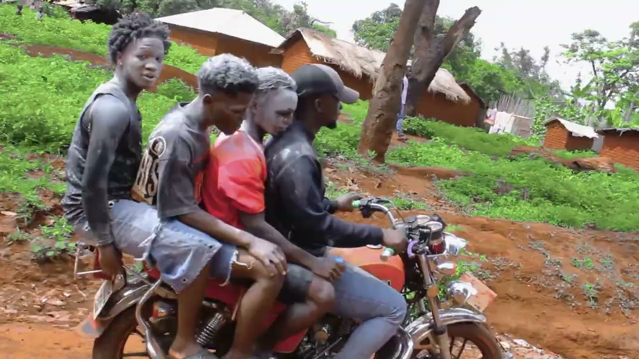 NI FULL VIBE KWENYE KUNDI LA KIRUWI WAKIJIHELEKEZA KUCHUKUA  VIFAHA VYA KUBURUDISHA KWENYE SHEREHE