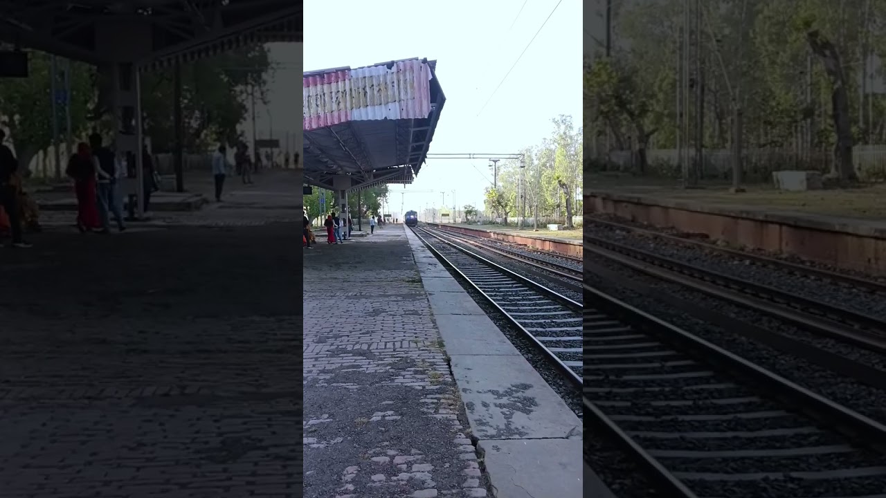 14215 Ganga Gomti Express Arrived At Pariyawan Kalakankar Road Railway Station........ #ganga #train