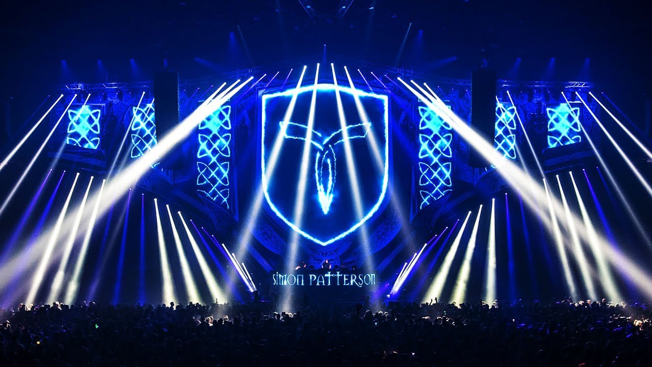 Simon Patterson plays 'Arksun - Arisen (Sean Tyas Rework)' (Live at Transmission Prague 2017) [4K]