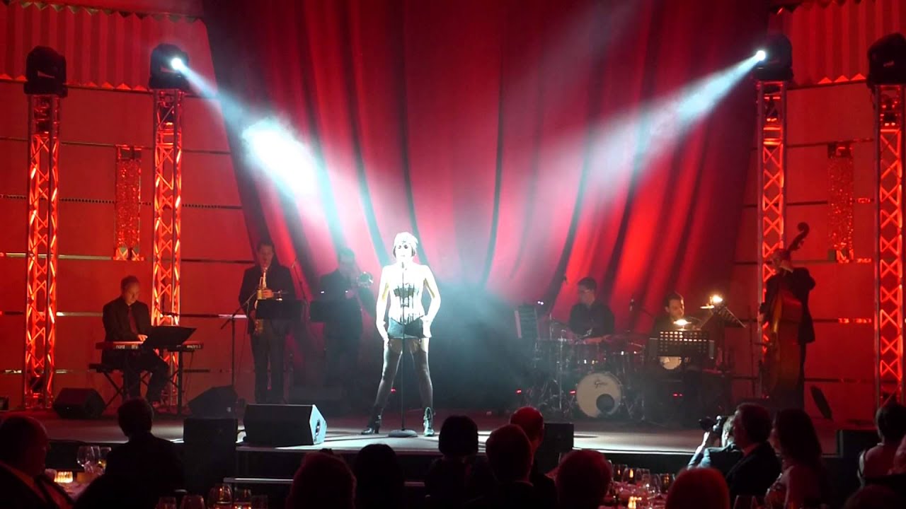 SARAH BOWDEN als Sally aus Cabaret singt MEIN HERR