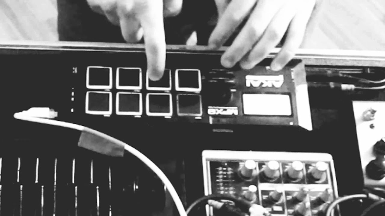 INJUVIK – Live Looping #2 – with Strymon Timeline, MicroKorg, Akai MPX8...