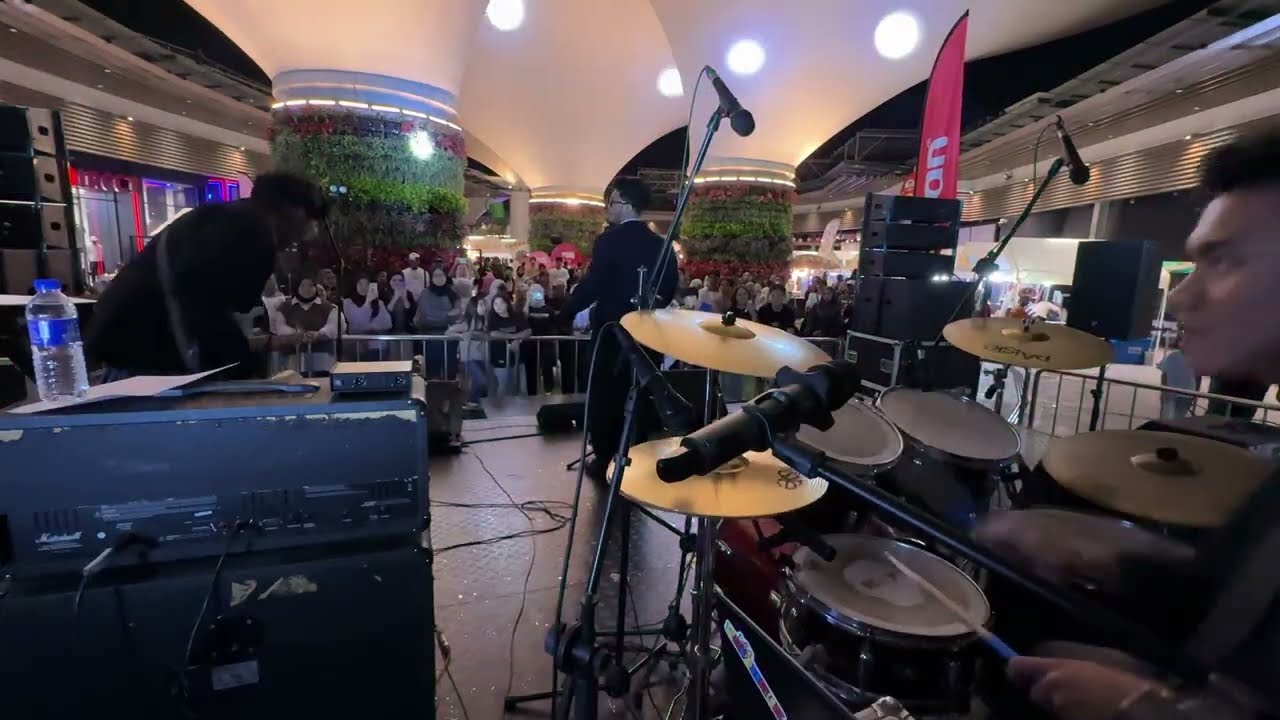 Tatapan Nona - NAKI (Live at Toppen Shopping Centre, JB)