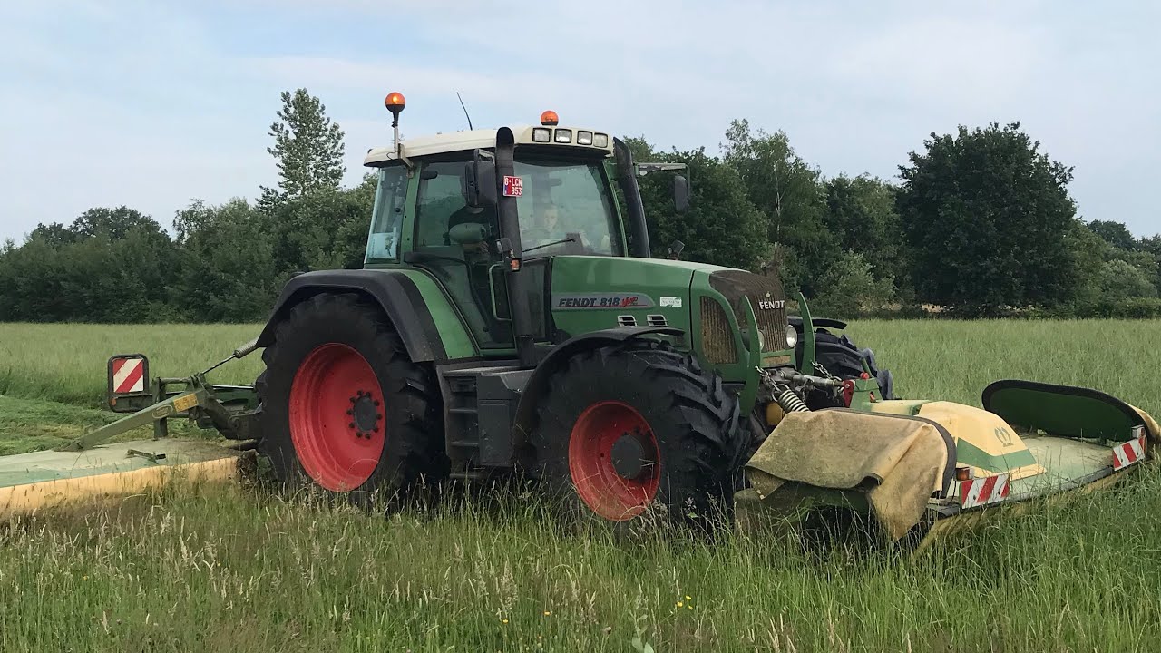 Mowing grass | Fendt 818 vario | krone