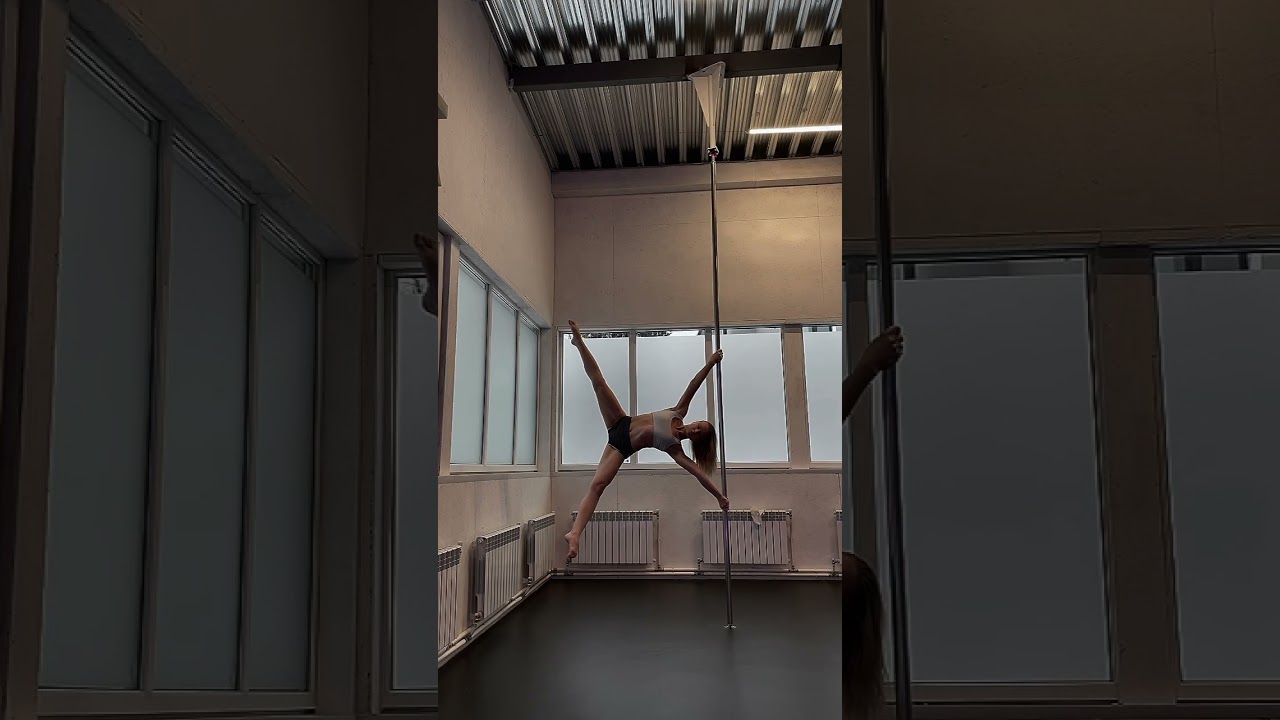 СТАЛЬНОЙ ПРЕСС 😱 #poledance #sport #airacrobatics #video #акробатика #trap #shorts