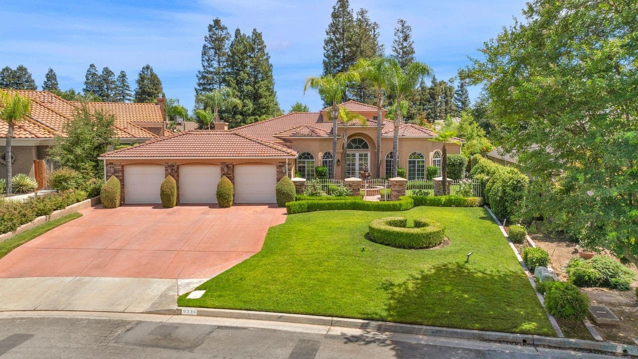 9336 N St Martin Dr, Fresno, CA