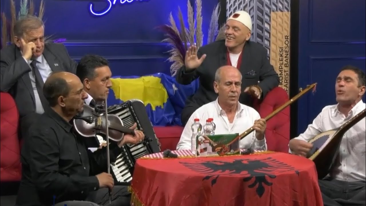 Shahirat e kallin me kengën Feja shqiptarit Shqiptaria. Tim Shkupi e provokon rend Nexhmedin Spahiun