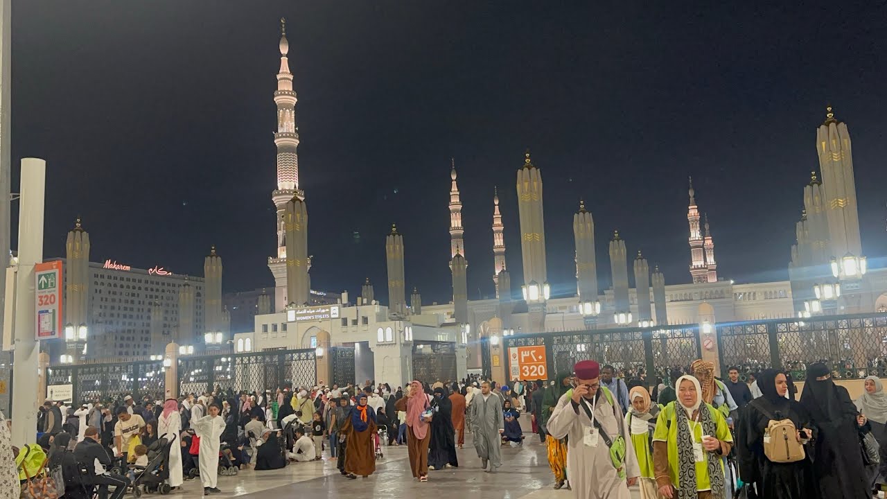 أول ليالي رمضان/ خروج المصلين بعد صلاة القيام  