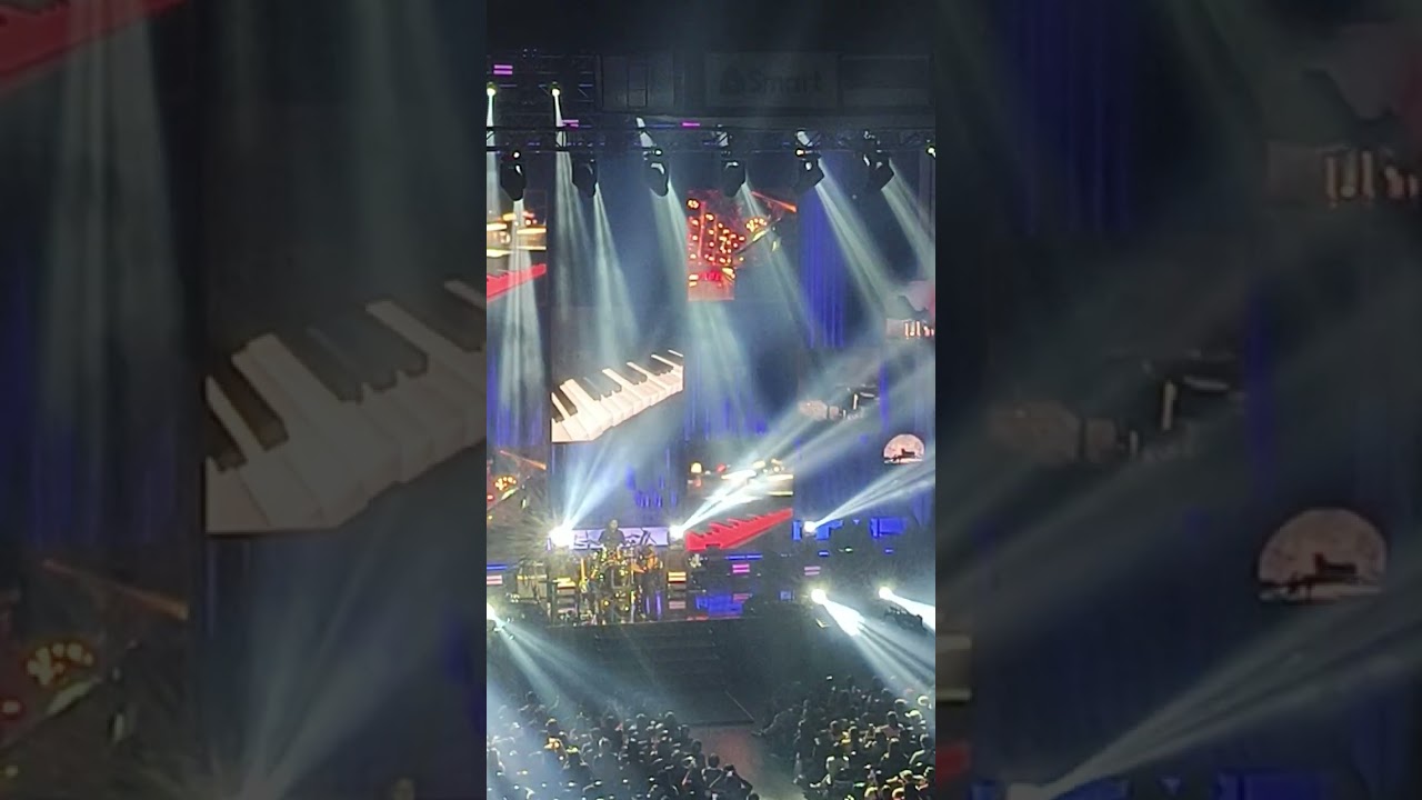 Always remember us this way.. sweetnotes in Smart Araneta Coliseum