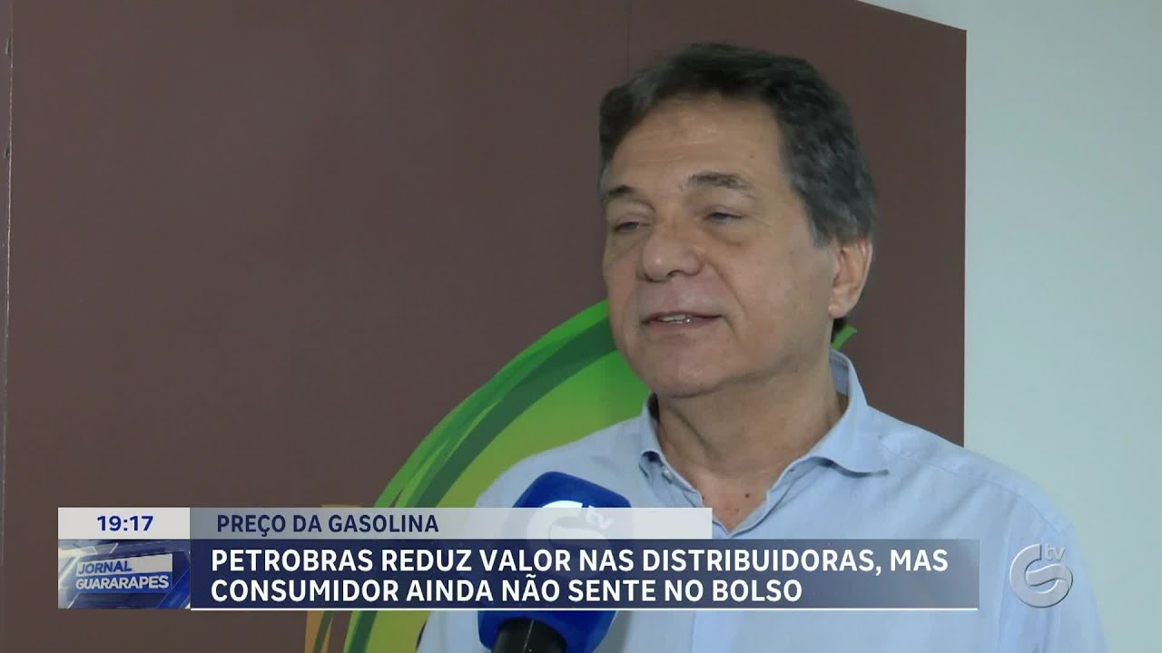 Petrobrás reduz valor da gasolina nas distribuidoras, mas consumidor ainda não sente no bolso.