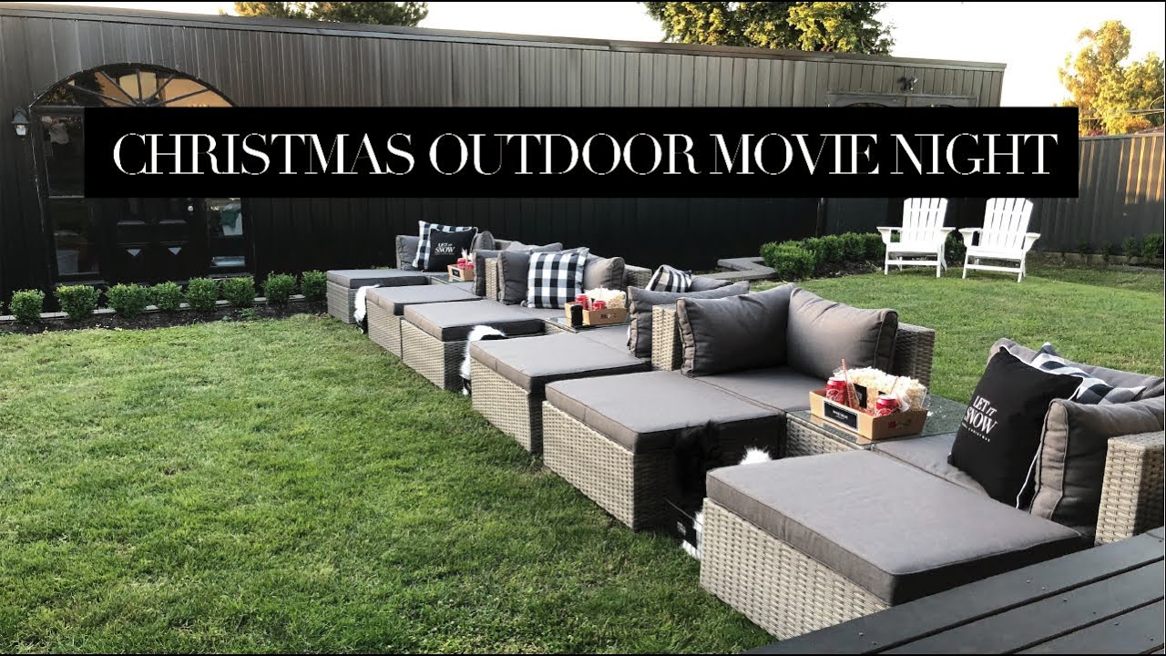 DIY OUTDOOR CHRISTMAS MOVIE NIGHT