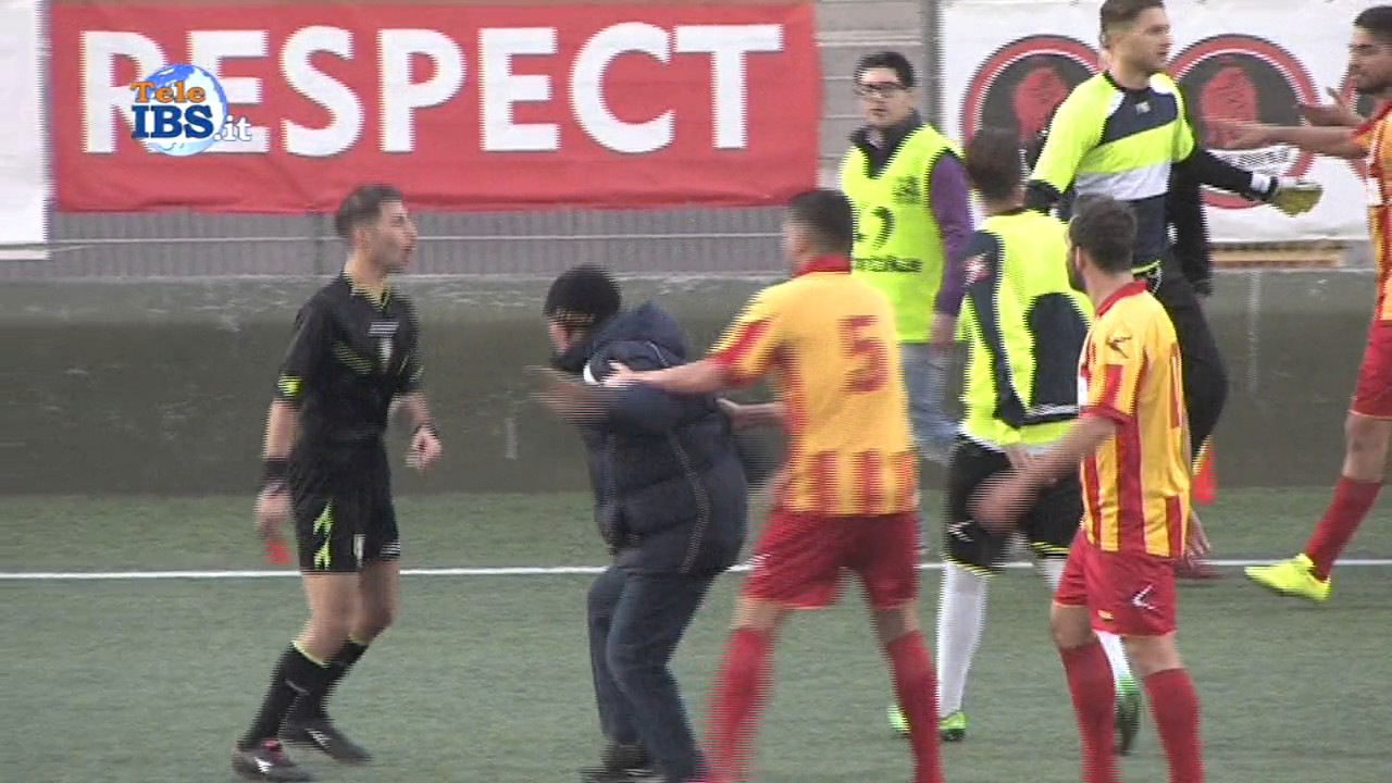 Mazara calcio vs Riviera Marmi gli ultimi minuti di rissa per il rigore assegnato e poi tolto