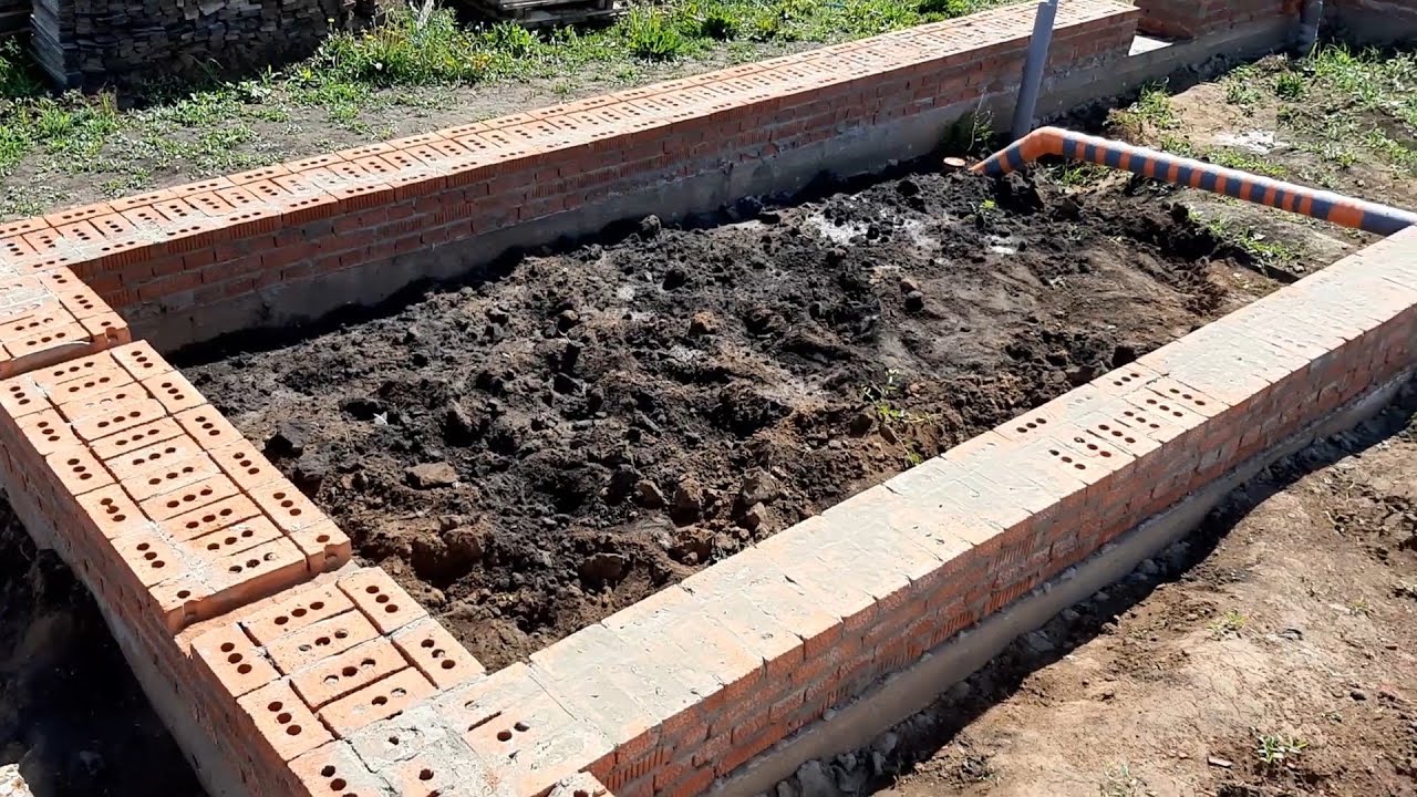 Фундамент . Цоколь дома своими руками. Кладка кирпича.