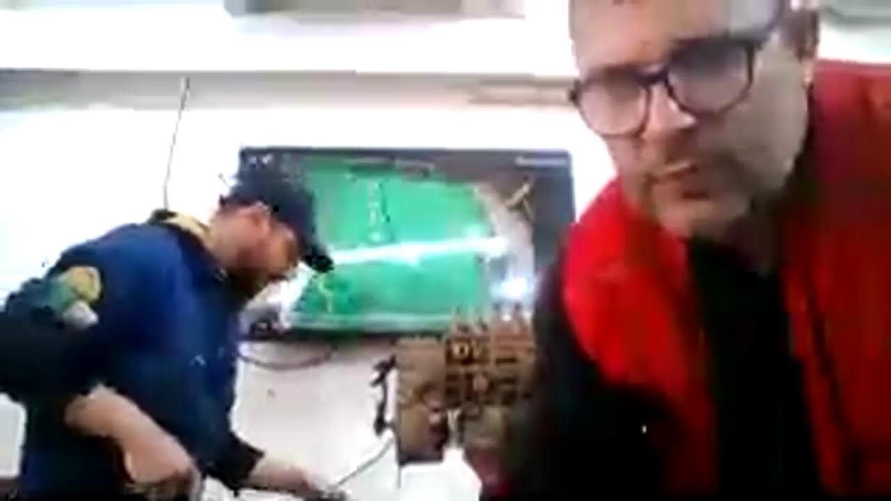 d&eacute;montage la pompe d'injection dans l'atelier de dieseliste  pompiste biskra