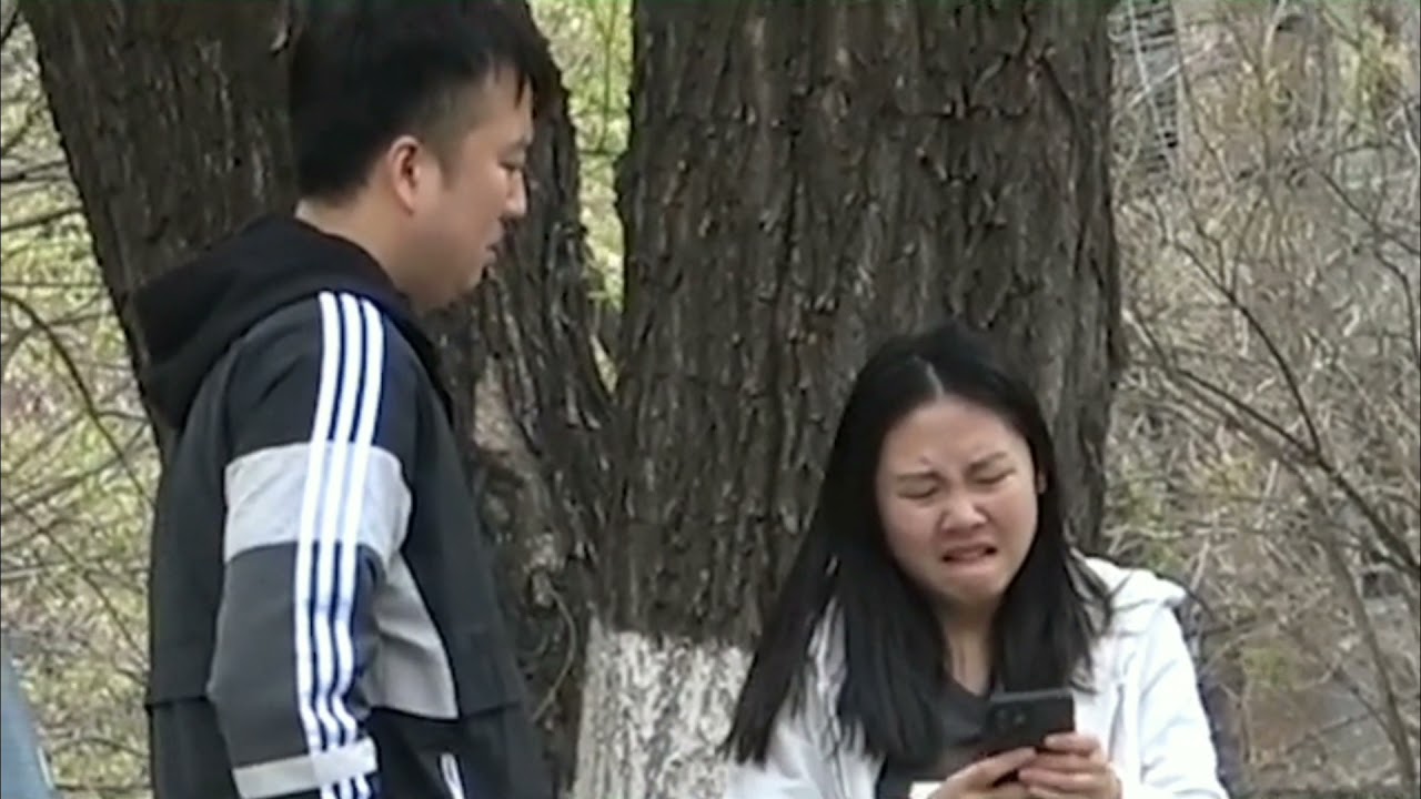 【正义大个】跟女友在自家小区遇见俩前女友，结果心态爆炸