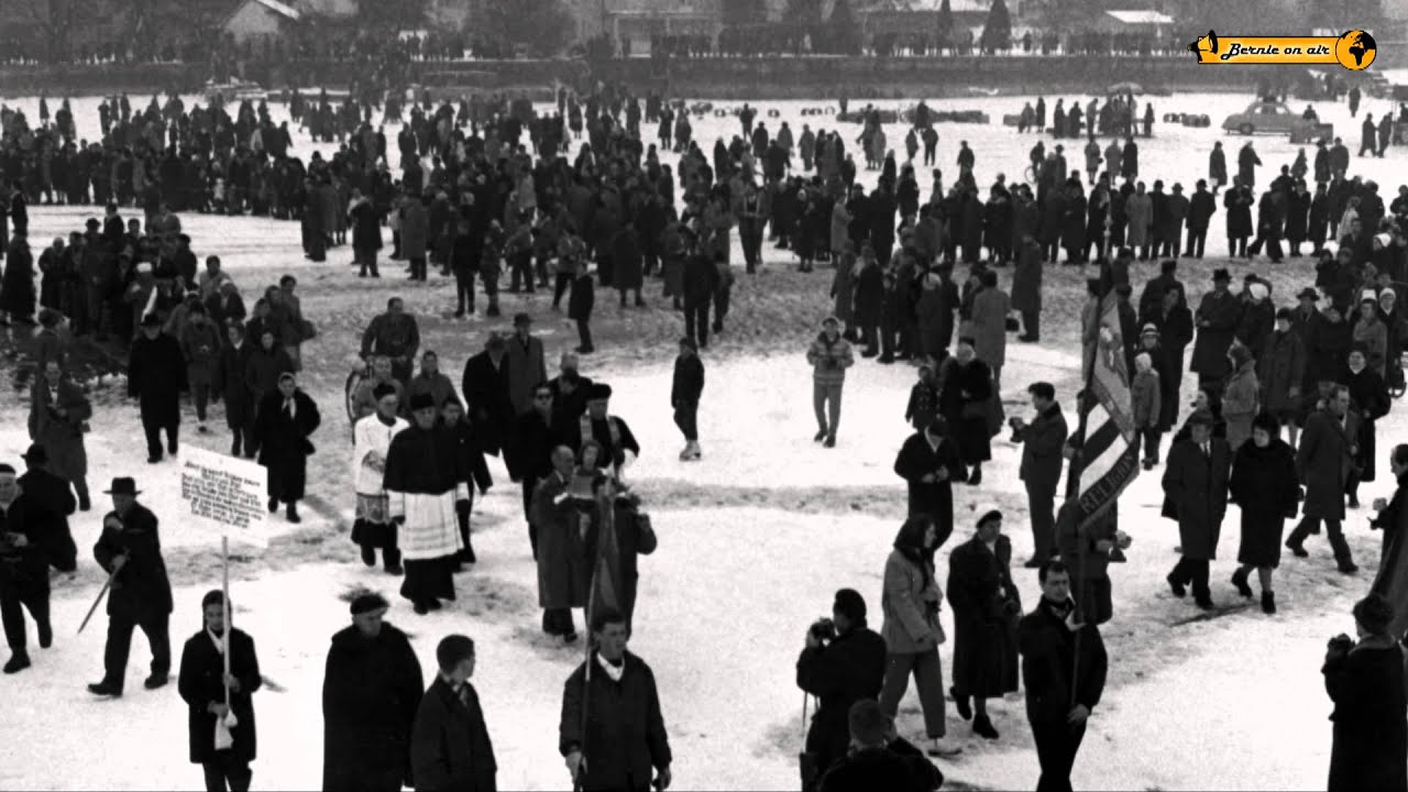 Seegfrörne frozen lake Bodensee 1963 Prozession Hagnau - Münsterlingen