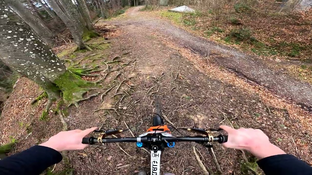 Training clips from Rotmonten with the Commencal Supreme V5 Commencal Muc Off Edition