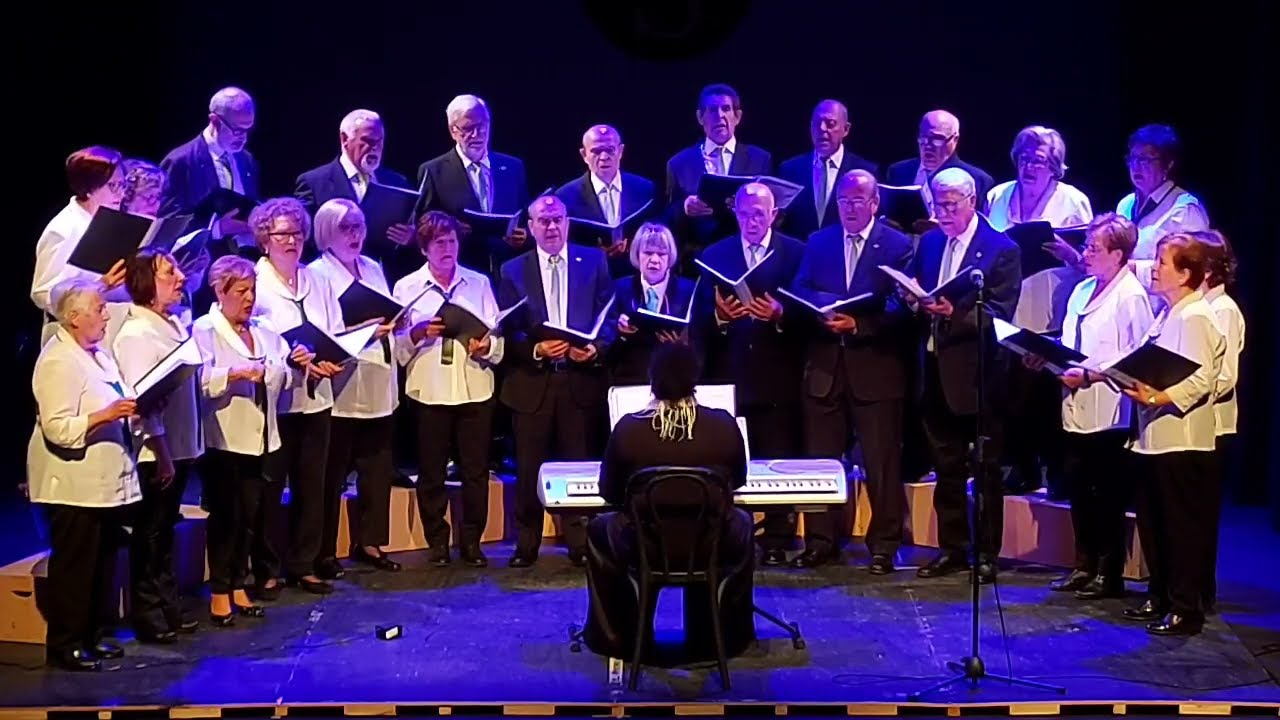 Coral Polif&oacute;nica de Casa de Almer&iacute;a en Barcelona: Cantan la canci&oacute;n 