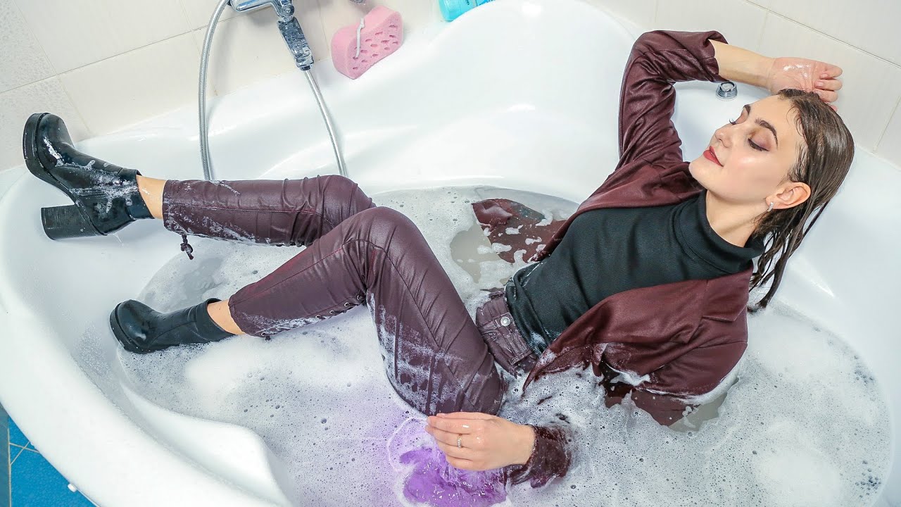 WOW! POLINA'S WET FASHION MOMENT - PURE ELEGANCE IN THE WATER [WETLOOKER ID: pr-0020-polina1]