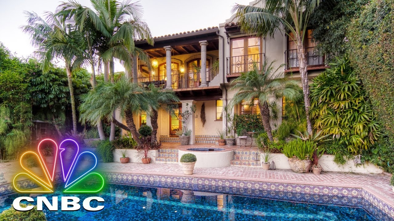 This Hollywood Mansion Is Now A Dump, But Still Worth Millions | Secret Lives Of The Super Rich