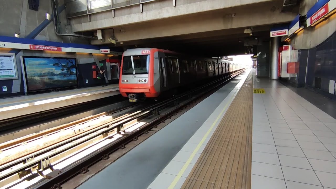 Tren Alstom As-02 R4431 - R4449 en estaci&oacute;n Los Presidentes L&iacute;nea 4 / Metro de Santiago