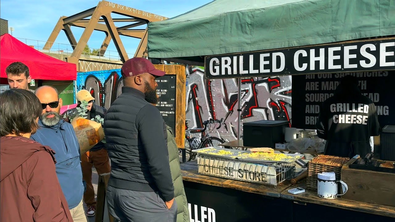 🇬🇧 LONDON'S BEST STREET FOOD, BRICK LANE MARKET: FAMOUS FOR STREET ART AND DIVERSE STREET FOOD SCENE