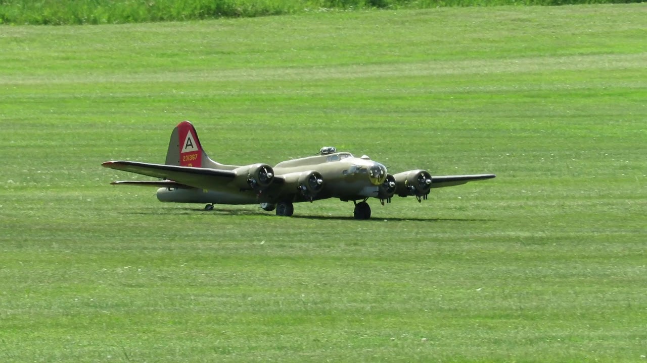 Giant RC B17  Crash on Maiden flight