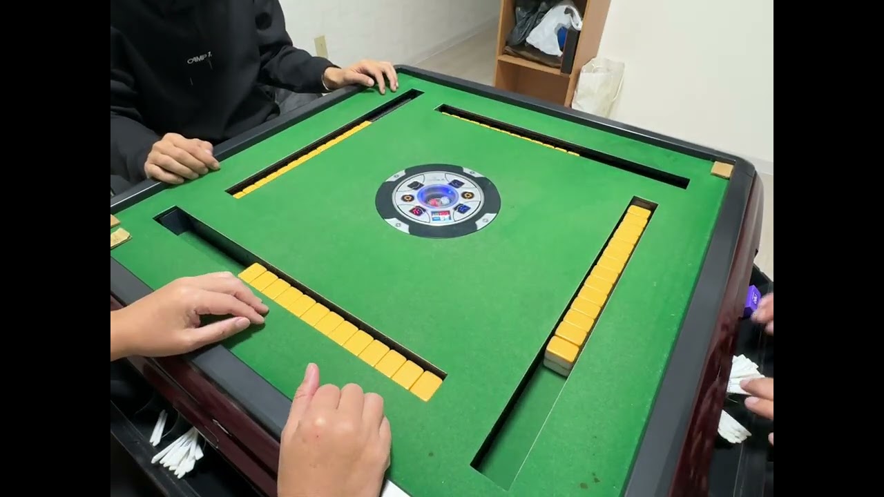 一瞬の躊躇が命取り😨ドラ南は即ボンやったなぁ😩　跳満‼️立直自摸ドラ4💪😤　満貫❗️立直一発平和一気通貫💪😤　満貫❗️自摸ドラ4💪😤　🐽今日はじゃなく今日もあかんやろ🫩